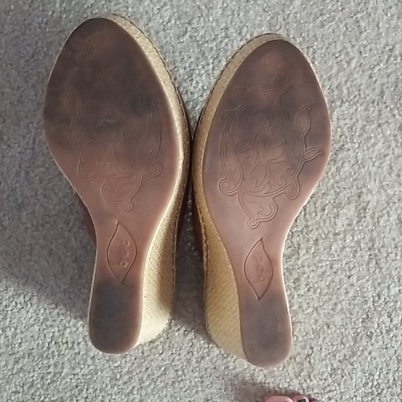 Shoes - Picture 2 of 6